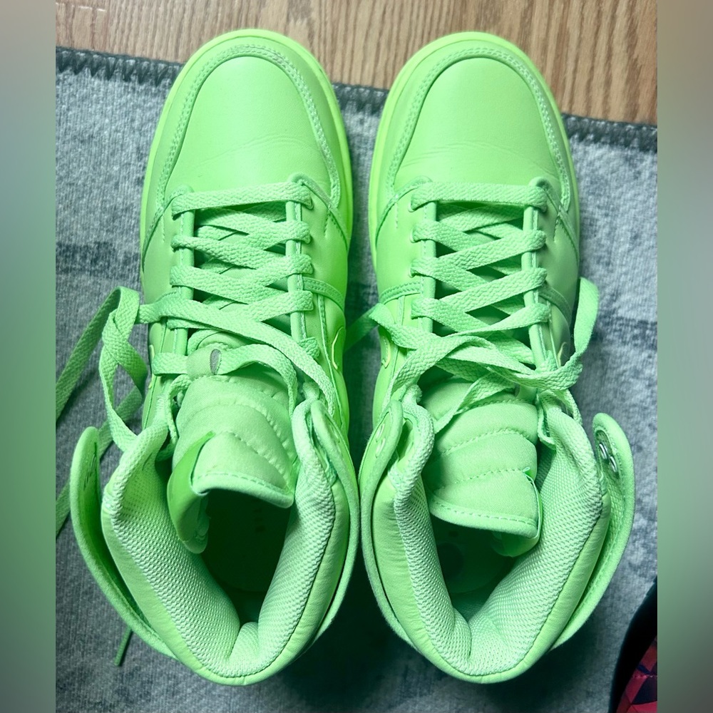 EUC Billie Eilish x Wmns Air Jordan 1 KO 'Volt' Great Color!